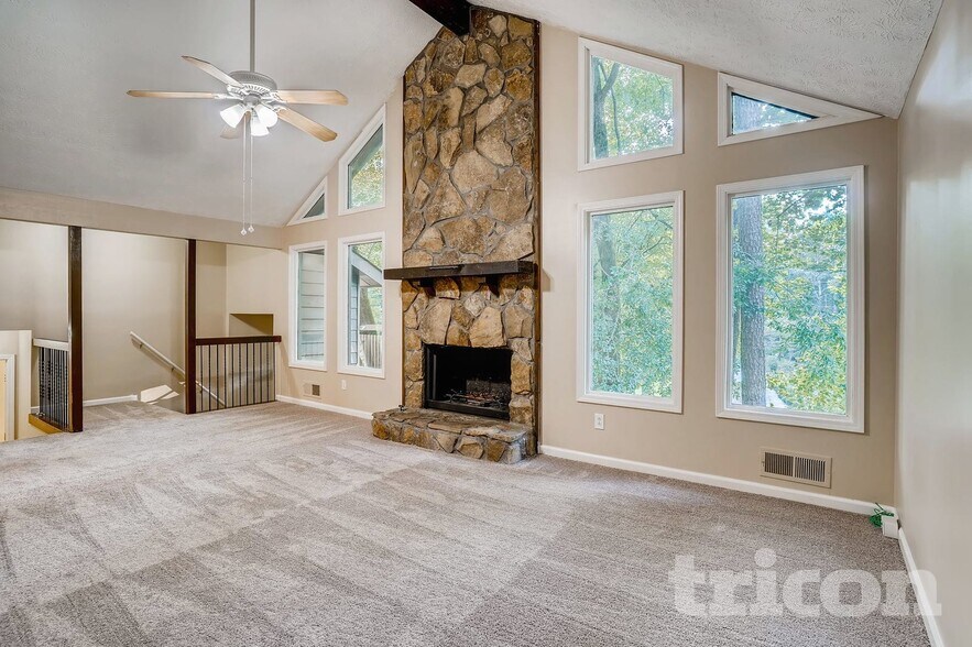 Building Photo - 136 Creekview Dr