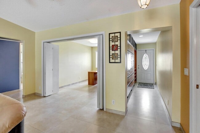 Building Photo - 1541 SW 102nd Terrace