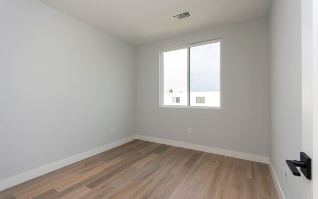 Building Photo - Want to live in the Carlsbad Village!