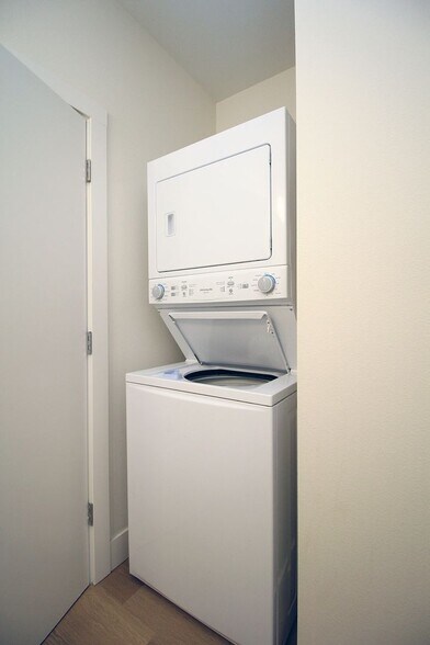 Building Photo - 8417 SW 24th Ave