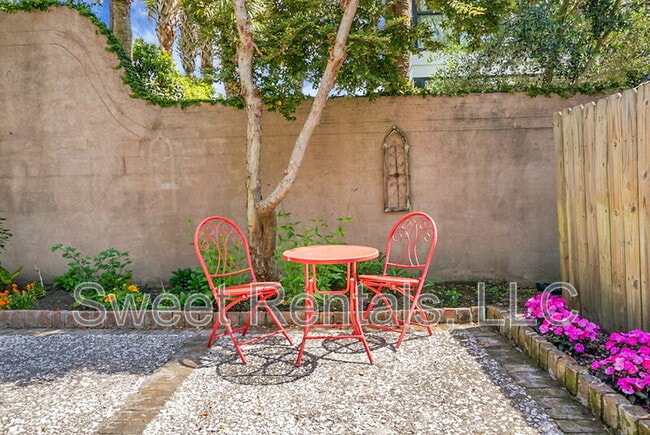 Building Photo - 6 Wentworth St