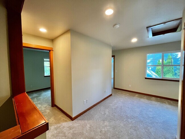 Building Photo - Beautiful 4 Bedroom Bainbridge Home Close ...