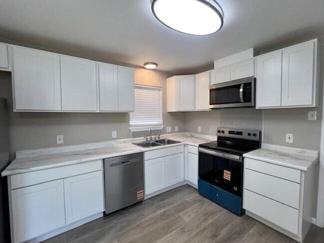 Building Photo - 1212 La Porte Dr