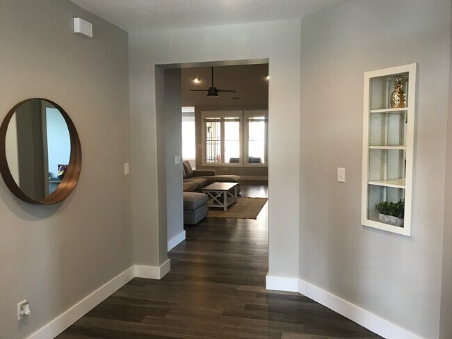 Entryway - 1708 W Ezekiel Dr