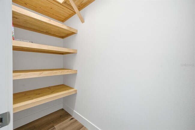 Building Photo - 1909 Gulfview Dr