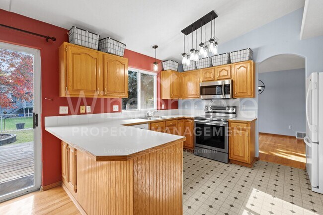 Building Photo - Beautiful 4-Bedroom Home In The South Hill...