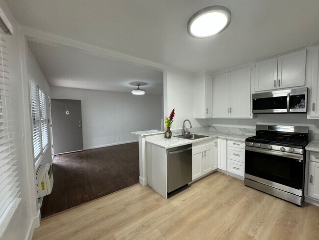 Interior Photo - 11355 Tiara St