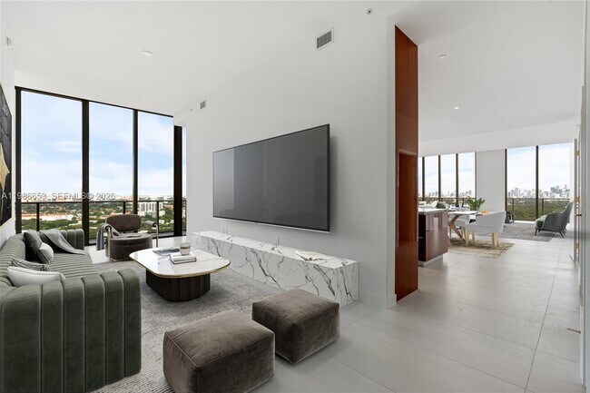 Building Photo - 2678 Tigertail Ave