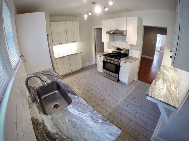 Building Photo - 6/1 Remodeled LUXURY house 2 blocks from CMU.