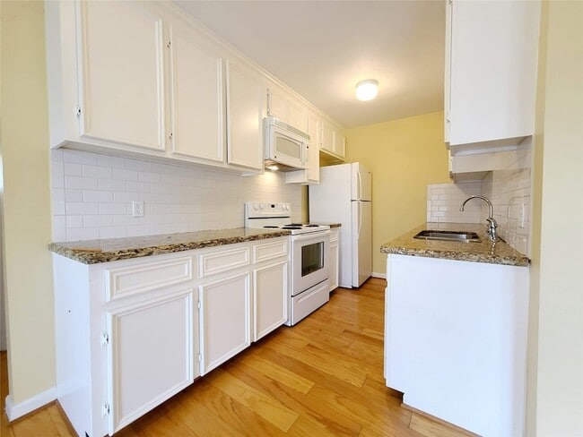 Building Photo - 4931 Junius St