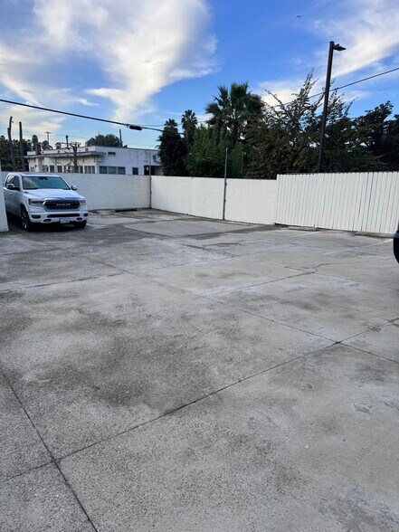 PARKING LOT - 2874 W 8th St