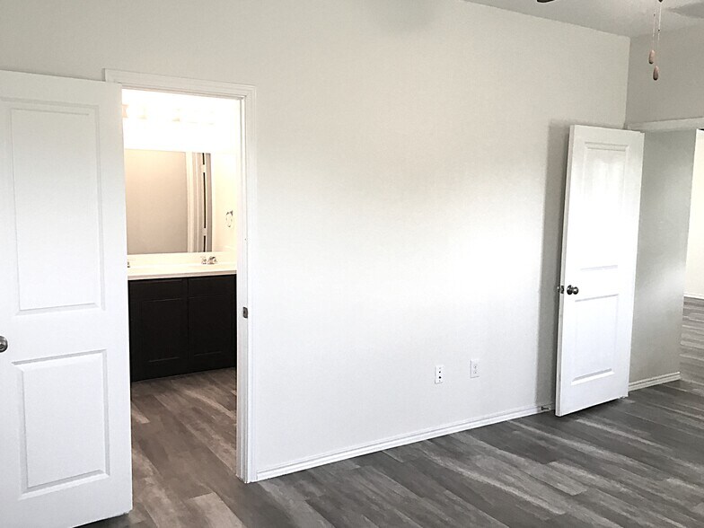 Building Photo - 5728 Southerner Way