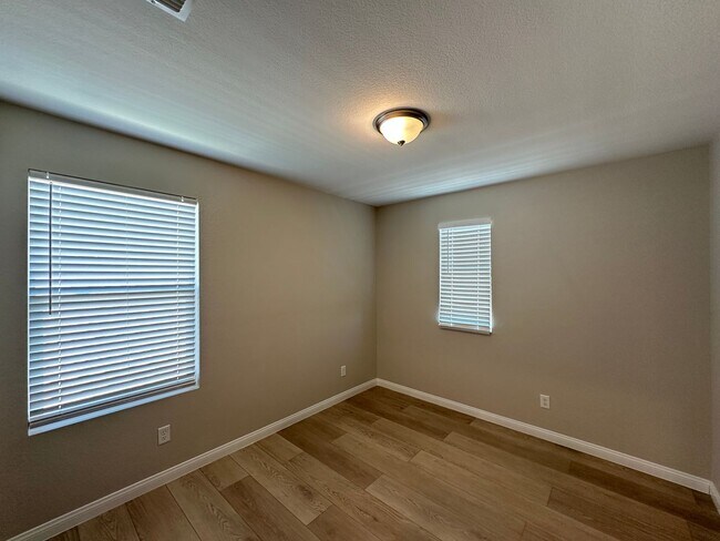 Building Photo - 4283 Tarim St