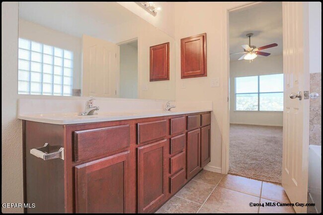 Building Photo - 1345 Fito Hernandez St