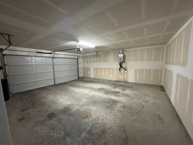 Building Photo - NEAR MEDICAL CENTER  |  GATED COMMUNITY   | 3 BEDROOMS  |  2.5 BATHS
