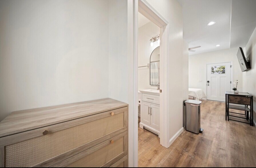 Building Photo - 5069 Peachtree Ave