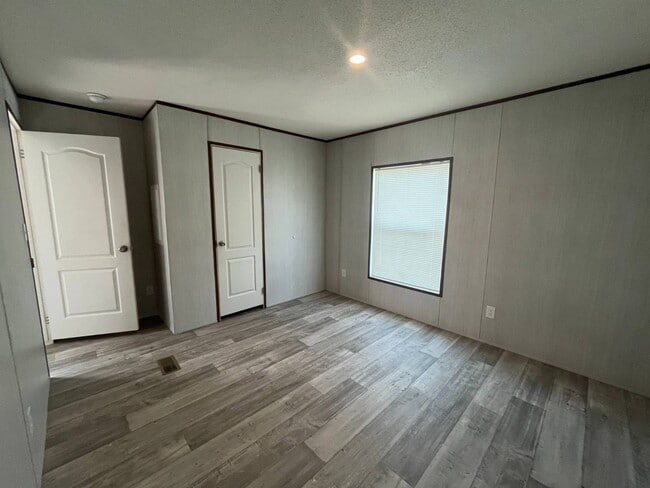 Building Photo - 3110 Victory Dr