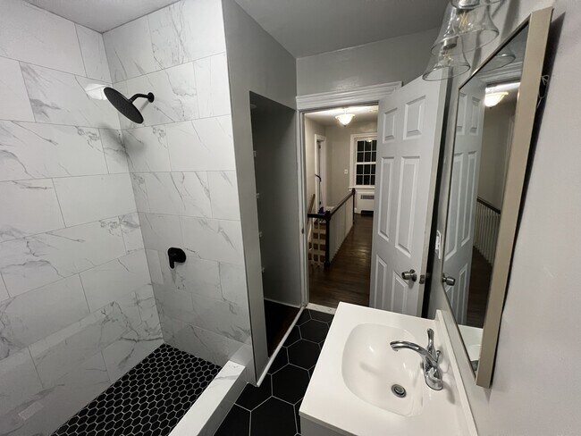 Building Photo - 1720 Burnet Ave