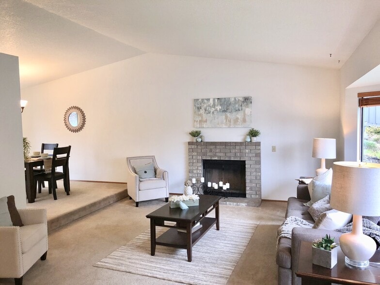 Building Photo - Lynnwood Home (Reduced rent until May 30th)