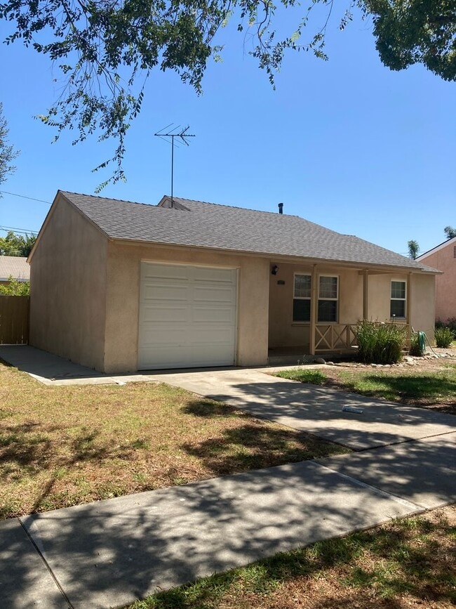 Building Photo - SINGLE FAMILY HOME