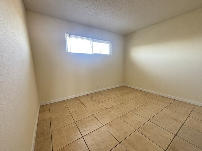 Building Photo - Freshly Painted 2-Bed with Full Utilities,...