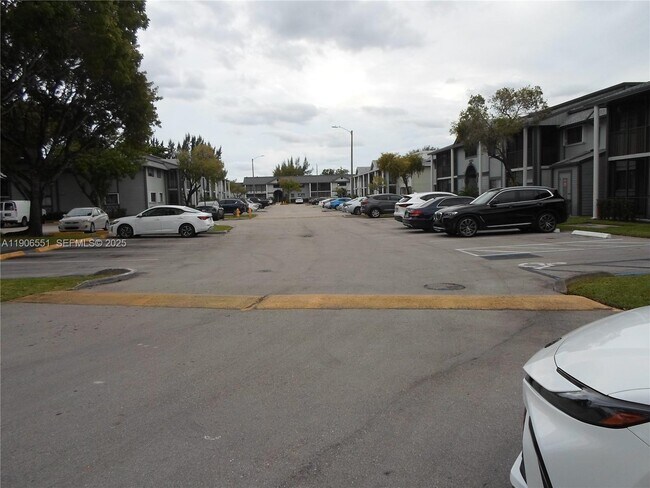 Building Photo - 20760 NE 4th Ct