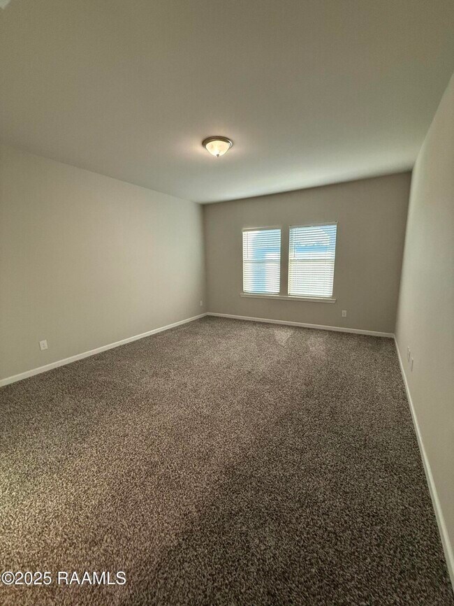 Building Photo - 200 Broussard Hl Dr