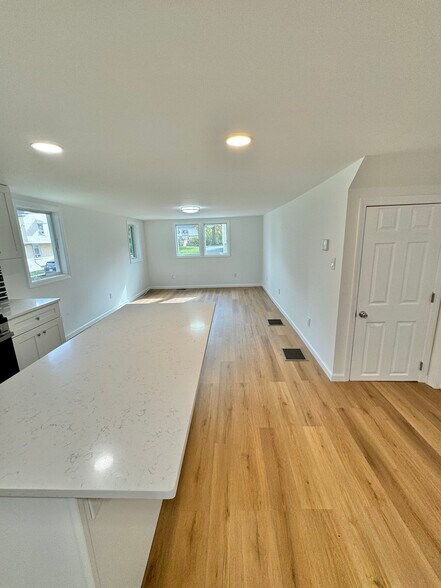 Building Photo - 36 Orchard St