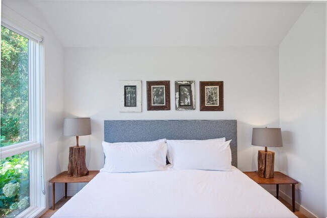 Building Photo - 60 Gansett Ln