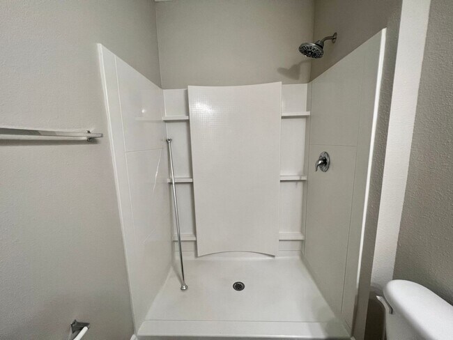 Building Photo - Stylish 3 Bedroom, 2 bath Condo with Woode...