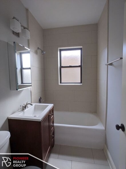 Building Photo - 4034 N Ashland Ave