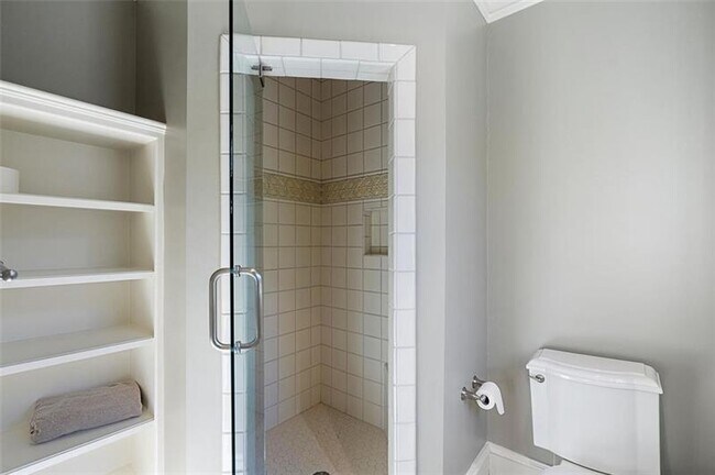 Building Photo - 5000 Long Island Dr