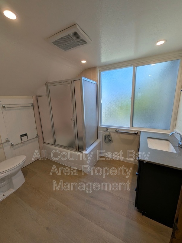 Building Photo - 1529 Josephine St