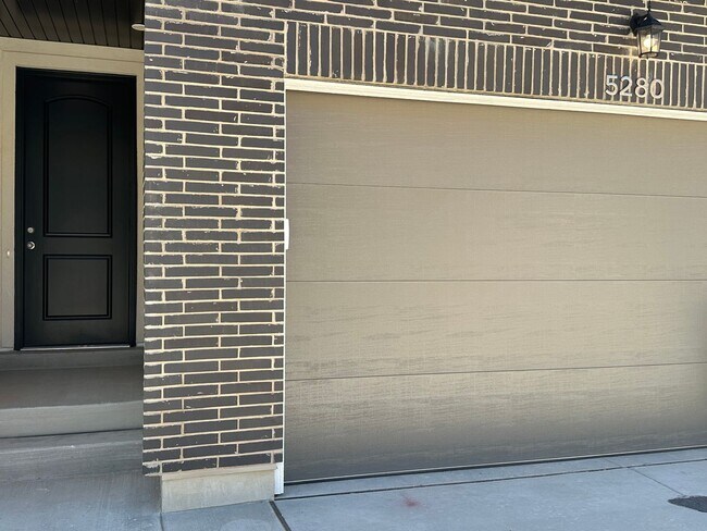 Building Photo - 5280 Acacia Dr