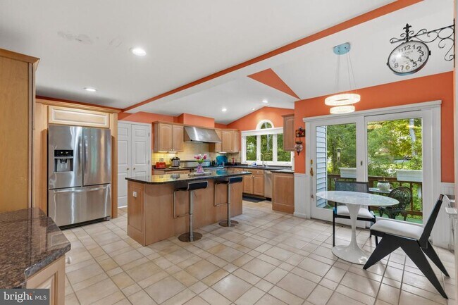 Building Photo - 8715 Shadowlake Way