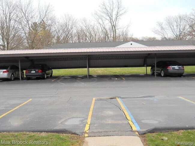 Building Photo - 42491 Plymouth Hollow Dr