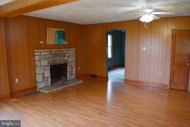 Building Photo - 9526 Circle Dr