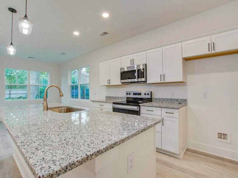 Building Photo - 8705 Jenny Lind St