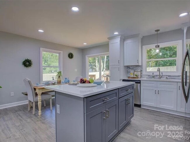 Building Photo - 1208 Fontana Ave