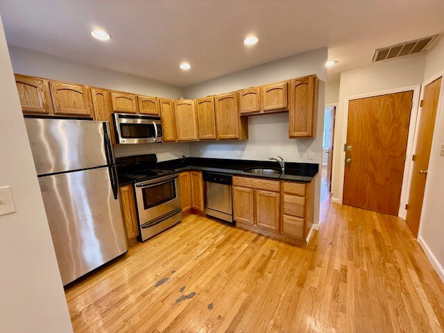 Building Photo - 13 Snow Hill St