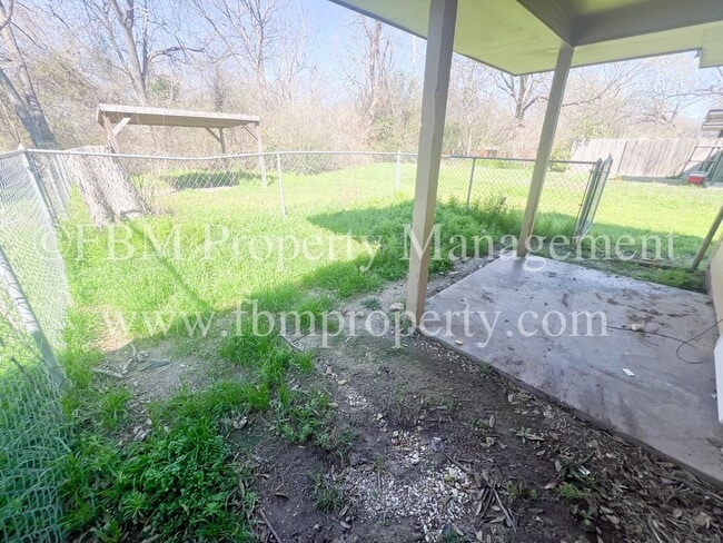 Building Photo - 221 Highland Ave