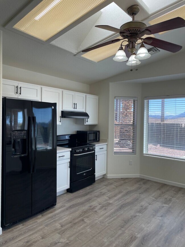 Building Photo - 1171 Regency Dr