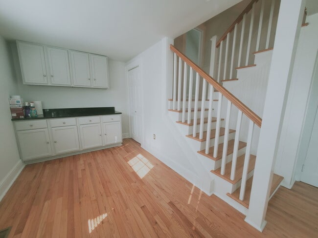 Building Photo - 12 Maplewood Terrace