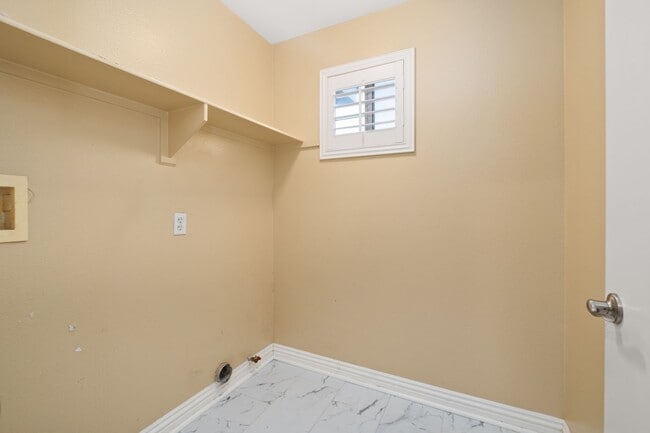 Building Photo - Charming 3-Bedroom | 2.5 BTH Home in Prime...