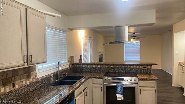 Building Photo - 1008 Meadowlark Dr