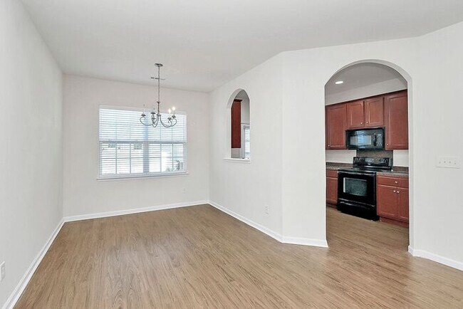 Building Photo - Gorgeous 3BD/2.5BA Townhome in Steele Creek's Lions Gate Community!