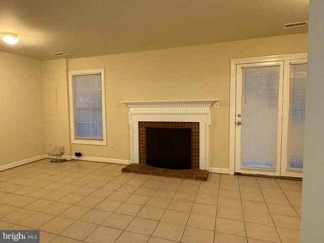 Building Photo - 5713 Wood Creek Ln