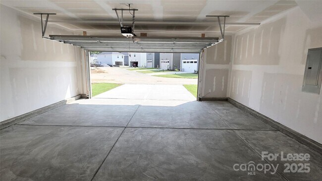 Building Photo - 15918 Parkside crossing Dr
