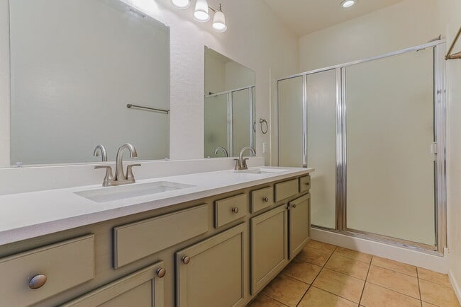 Building Photo - 10746 E Lomita Ave