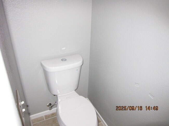 Building Photo - Beautiful 4 Bedroom Single Story House w/ ...